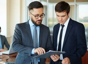Provides expertise on legal matters and compliance. - 竞技宝