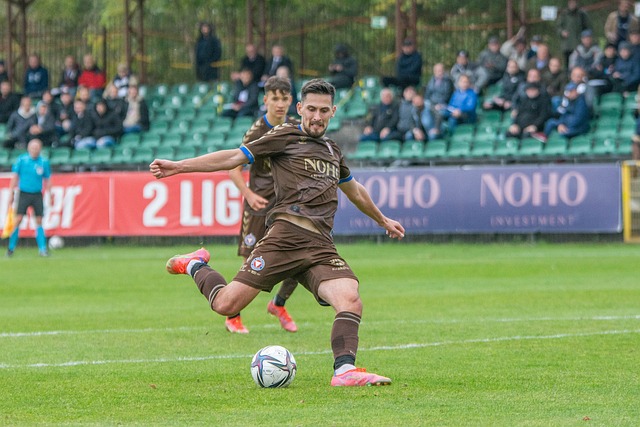 鲍威尔则从 鲍威尔则从